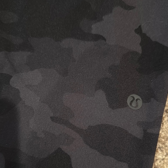 Lululemon Women’s Camo joggers - Picture 3 of 3